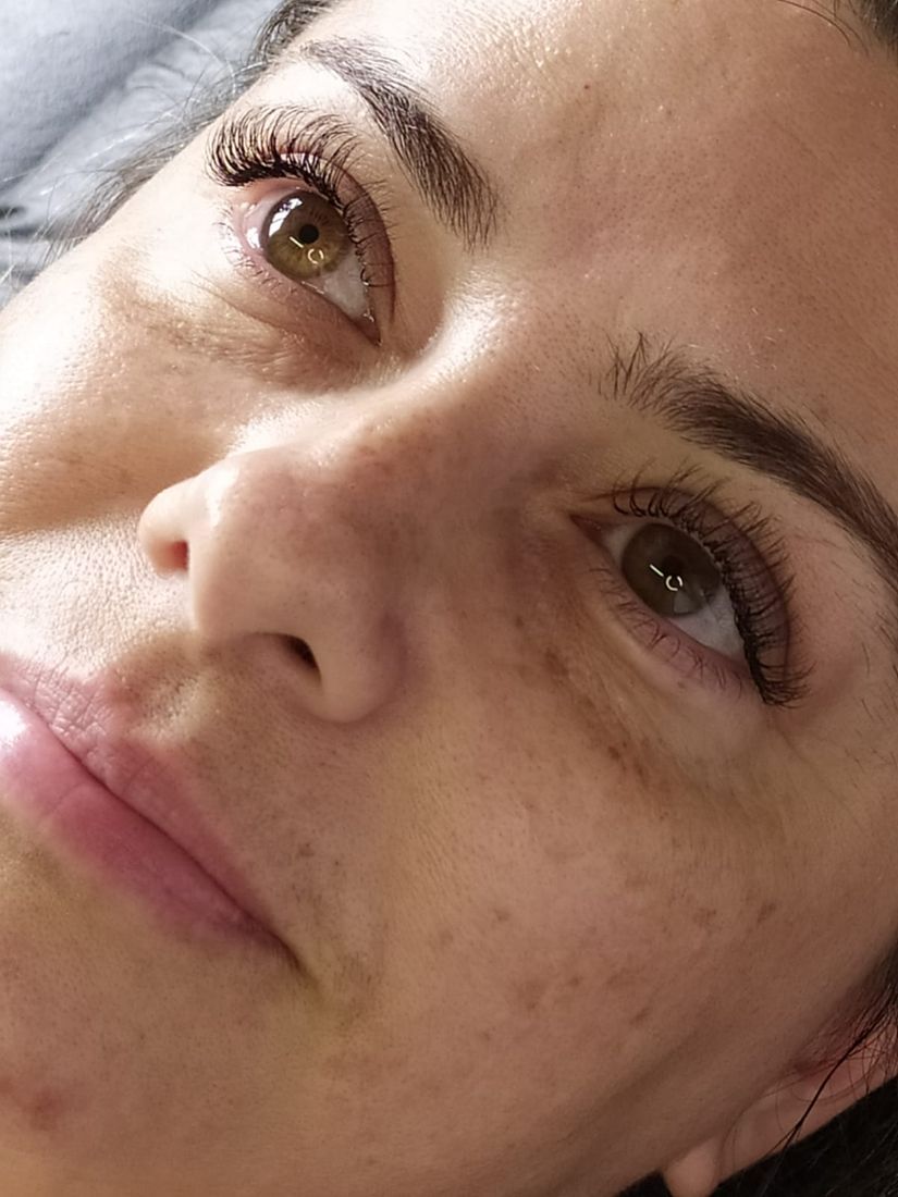 Extensão de cílios com efeito natural
